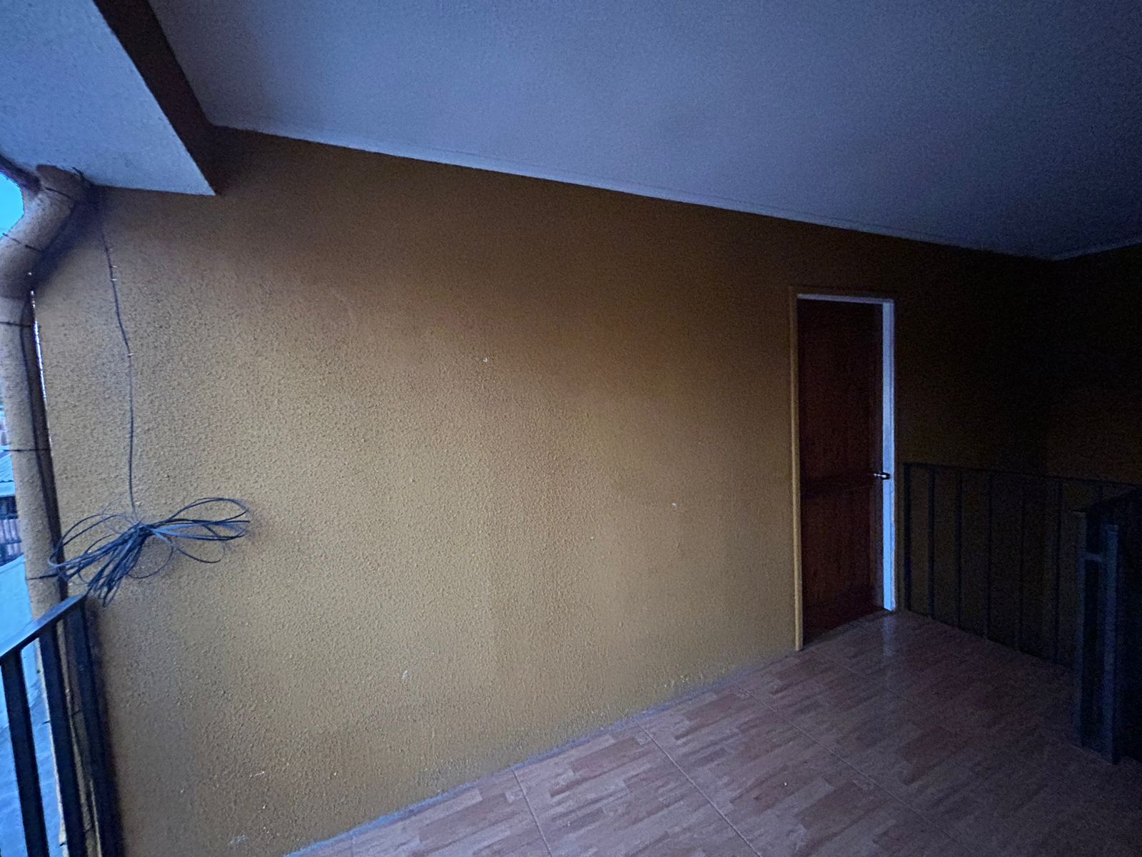 Casa moderna de dos pisos con jardín en Conchalí
