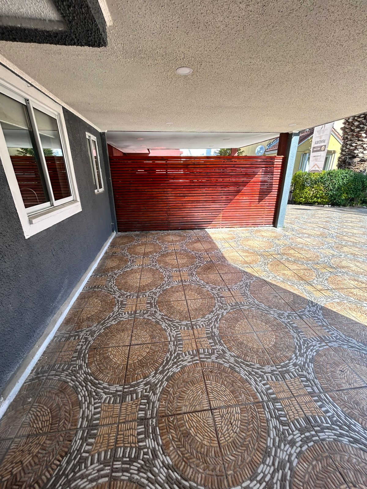 Casa moderna de dos pisos con jardín en lampa