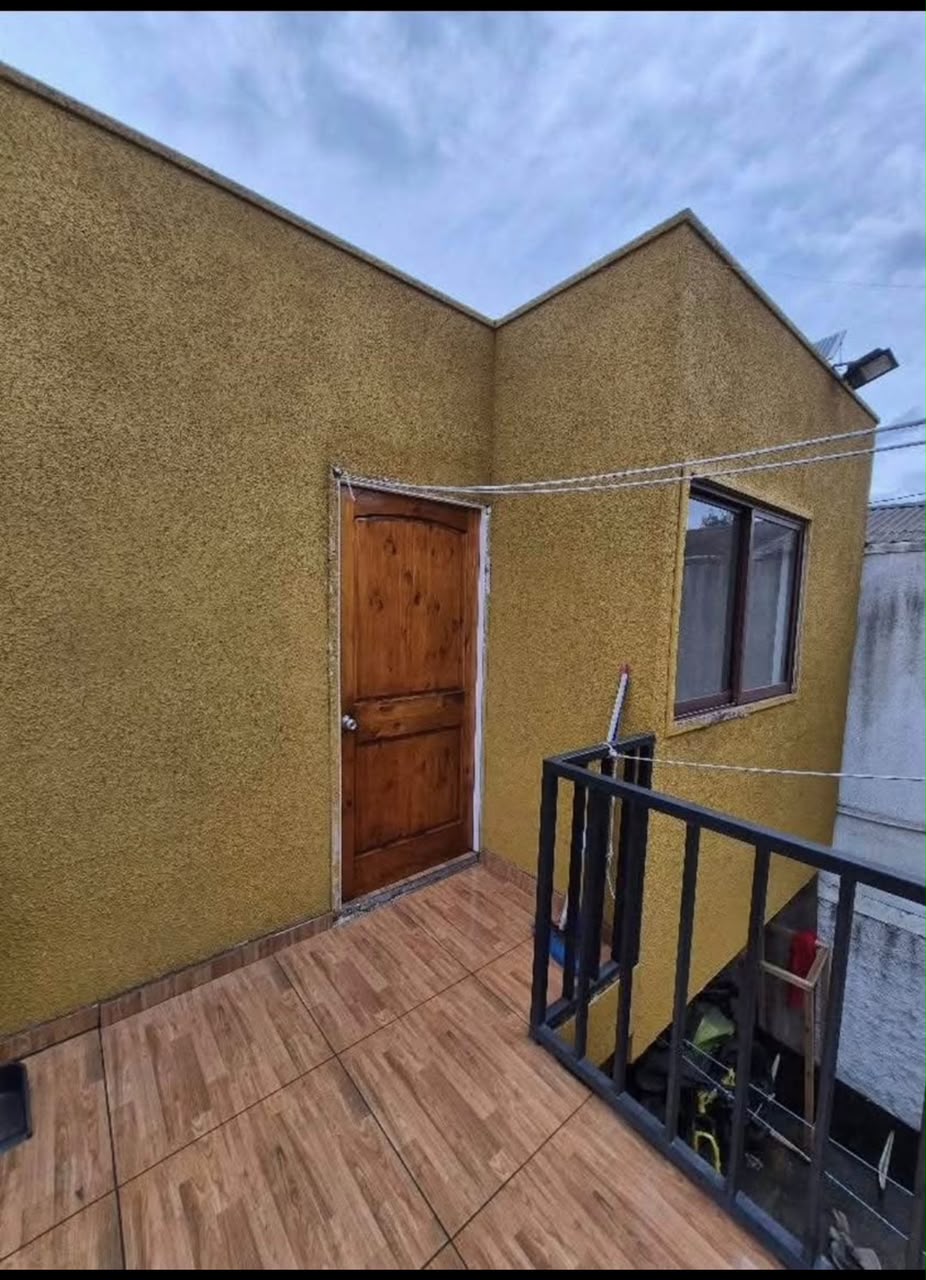 Departamento moderno segundo piso con jardín en Conchalí