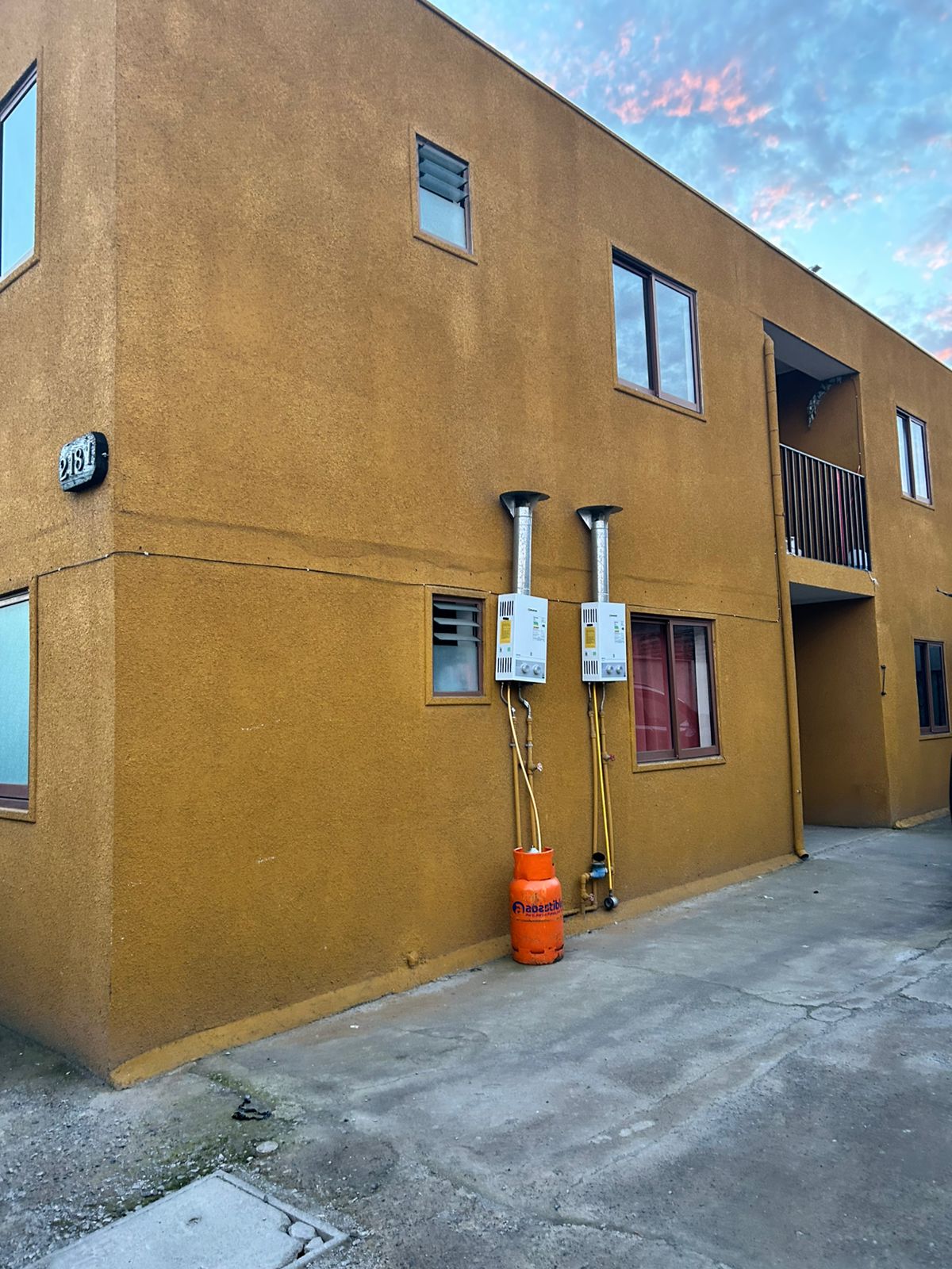 Casa moderna de dos pisos con jardín en Conchalí